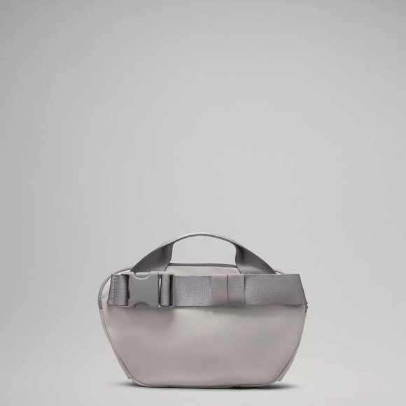 All Day Essentials Belt Bag 2.5L - Picture 3 of 5